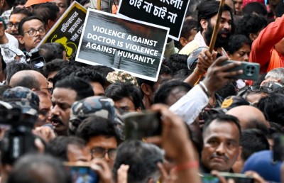 އިންޑިއާގައި ޑޮކްޓަރު ރޭޕްކޮށް މަރާލުމުގެ ދައުވާއަށް އިންކާރުކޮށްފި، ބުނީ ފްރޭމްކުރީ ކަމަށް