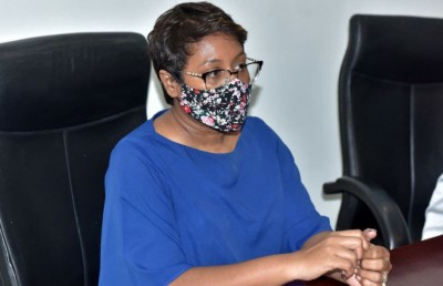 އީގަލްސްގެ އަންހެން ޓީމު އެކުލަވާލަން ފުޓްބޯޅަ ކޭމްޕެއް