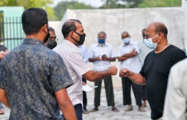 ރަސްމީ އިއްޒަތުގައި އުމަރު ޒާހިރުގެ ހަށިކޮޅު ފަސްދާނުލައިފި