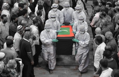 ރަސްމީ އިއްޒަތުގައި އުމަރު ޒާހިރުގެ ހަށިކޮޅު ފަސްދާނުލައިފި