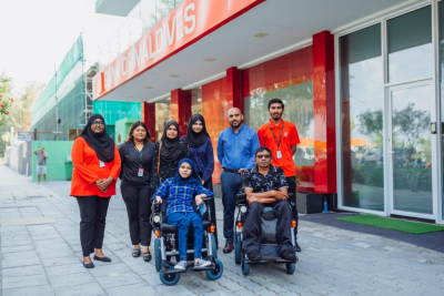 ބީއެމްއެލްއިން މޮޓޮރައިޒްޑް ވީލްޗެއާތަކެއް ހަދިޔާ ކުރަނީ