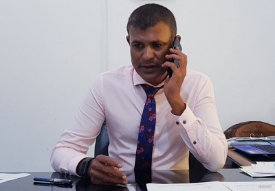 ވާދޫ ކައުންސިލްގެ ރައީސް މުވައްޒަފުންނަށް ބިރުދައްކާ، އާއިލާއަށް އިންޒާރުދޭ ކަމުގެ ބޮޑެތި ތުހުމަތުތަކެއް