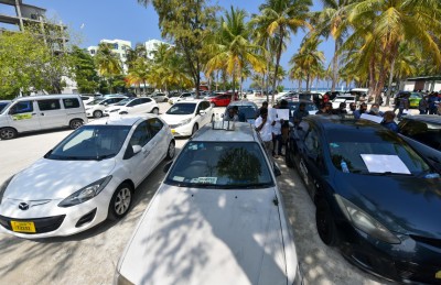 އިހުތިޖާޖުގައި ބައިވެރިނުވާ ޓެކްސީތައް ވެސް ޓޯކުރި: ޑްރައިވަރުން