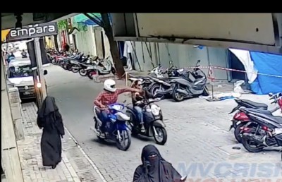 ސައިކަލްގައި ދަނިކޮށް ކަރުގައި އޮތް ފަށް ޖަހައިގަތް މީހާ ހައްޔަރުކޮށްފި