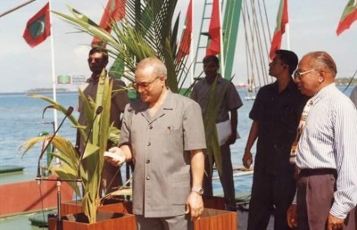 އުމަރު ޒާހިރަކީ ލެޖެންޑެއް، ގައުމީ ހަޒާނާއެއް: މައުމޫން