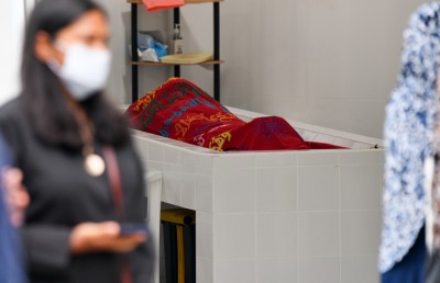 ރަސްމީ އިއްޒަތުގައި އުމަރު ޒާހިރުގެ ހަށިކޮޅު ފަސްދާނުލައިފި