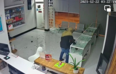 ހިތަދޫގައި ފިހާރައެއް ފަޅާލައި ބޮޑު ވައްކަމެއް މިނެޓަކުން