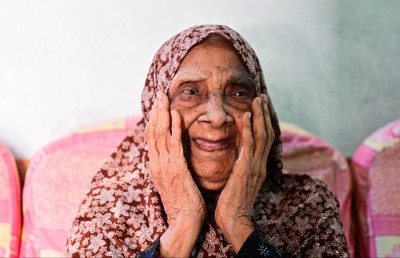 ފޮޓޯ ސްޓޯރީ: 104 އަހަރުގެ ހިނިތުންވުން، "ރީތި ފޮޓޯއެއް ދޯ"