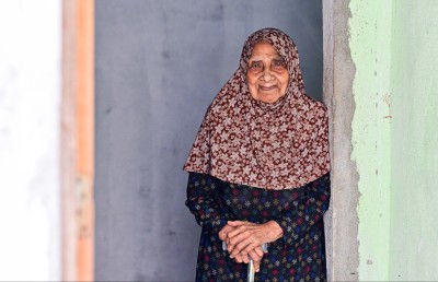 ފޮޓޯ ސްޓޯރީ: 104 އަހަރުގެ ހިނިތުންވުން، "ރީތި ފޮޓޯއެއް ދޯ"