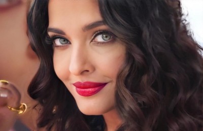 ޕެނަމާ ޕޭޕާސްއާ ގުޅިގެން އައިޝްވާރިއާ ސުވާލުކޮށްފި