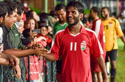 އުމުރަކާ އުމުރެއް: މިއީ އައްޑޫ ފުޓްބޯޅައިގެ ޖޭމްސް ބޮންޑް!