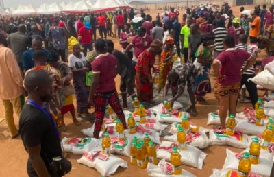 ނައިޖީރިއާގައި ކާނާ ބަހާ ތަނެއްގައި މީހުން ގިނަވެ ފިތިގެން 32 މަރު