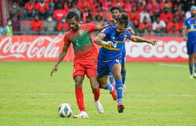 ފުޓްބޯޅައިގައި އޭދަފުށި: ނުފޫޒުގަދަ ނަމެއް، މުއްސަނދި ތާރީހެއް