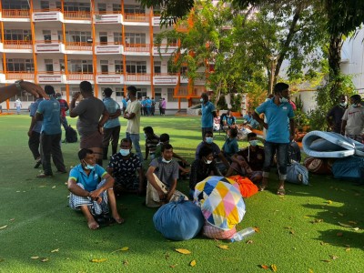 ނީލަން ފިހާރައިގައި ރޯވުން: 250އަށްވުރެ ގިނަ މީހުން ވަގުތީ ބޯހިޔާވަހިކަމުގައި