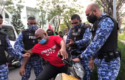 ހުޅުމާލޭގައި ބޭއްވި "އިންޑިއާ އައުޓް" މުޒާހަރާގެ ތެރެއިން ހަތަރު މީހަކު ހައްޔަރުކޮށްފި