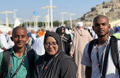 ޒުވާނުންނާ އެކު އުމްރާ ދަތުރުތަކުން އުފާވެރިކަން