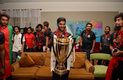 އުމުރަކާ އުމުރެއް: މިއީ އައްޑޫ ފުޓްބޯޅައިގެ ޖޭމްސް ބޮންޑް!