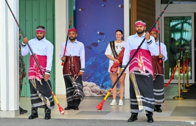 ރާއްޖޭގެ ޓޫރިޒަމަށް ތާރީހީ ދުވަހެއް؛ ދެ މިލިއަން ވަނަ ޓޫރިސްޓަށް މަރުހަބާ