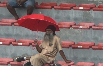 މިއީ ފަންޑިތަވެރިއެއް ނޫން، އޭދަފުށީގެ ފުޓްބޯޅަ ލެޖެންޑެއް