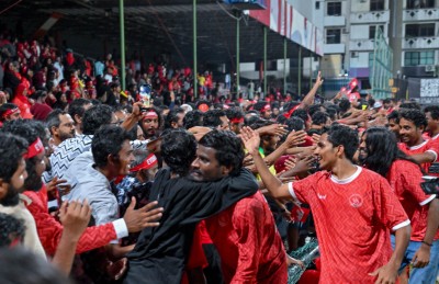 އަޑިއަޅާލަމުން ދިޔަ ފުޓްބޯޅަ ބަދަލުކޮށްލި ދެ ކޯޗުން