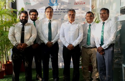 އެމްއައި ކޮލެޖުން މާލެ ސިޓީ ކައުންސިލަށް 300 ގަސް ހަދިޔާކޮށްފި