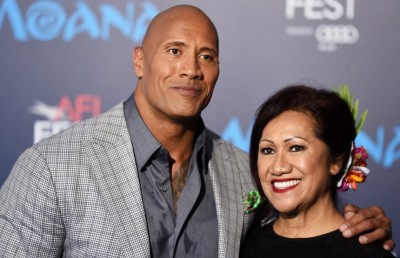 މަންމަ އަށް ރޮކް ދިން ހަދިޔާ އަކީ ކާރެއް