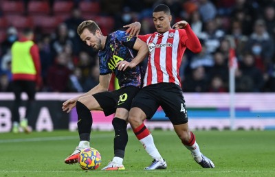 10 މީހުނާ އެކު ކުޅެ ސައުތެމްޓަނުން ޓޮޓެންހަމާ އެއްވަރުކޮށްފި