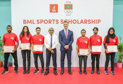 ބީއެމްއެލްގެ އެންމެ ފުރަތަމަ ސްޕޯޓްސް ސްކޮލަޝިޕް ހަތް އެތުލީޓަކަށް