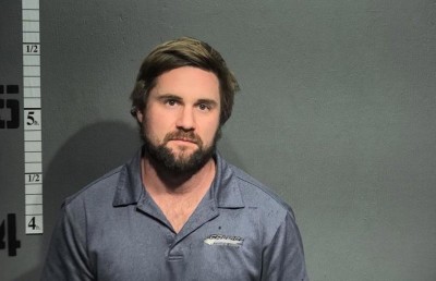 އެމެރިކާ މީހަކު އަމިއްލަ 150 ބޮން ހަދައި ފޮރުވާފައި ހުރީ ގޭގައި