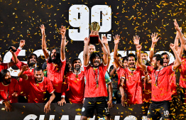 އަޑިއަޅާލަމުން ދިޔަ ފުޓްބޯޅަ ބަދަލުކޮށްލި ދެ ކޯޗުން