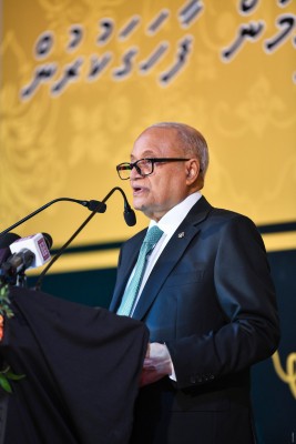 ޓެސްޓްތަކެއް ހެދުމަށް ރައީސް މައުމޫން އެޑްމިޓްކޮށްފި