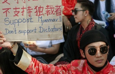 މުޒާހަރާއެއްގައި ބައިވެރިވި މިއަންމާގެ މޮޑެލްއަކު ތިން އަހަރަށް ޖަލަށް