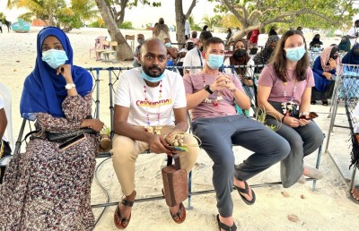 ރާއްޖޭގައި ހޯމް ސްޓޭ ޓޫރިޒަމް ފަށައިފި، ފުރަތަމަ ޓޫރިސްޓުންނަށް ދިއްގަރުން ހޫނު މަރުހަބާއެއް