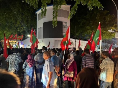 ރޭގެ މުޒާހަރާ ރޫޅާލީ ހާލަތާ ނުބައްދަލު ބާރުގެ ބޭނުން ކޮށްގެން: އިދިކޮޅު