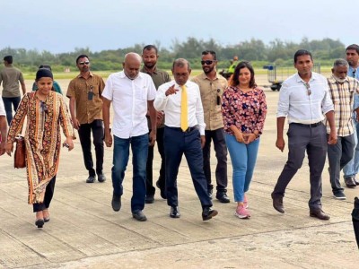 މުނައްވަރާއި ދިޔާނާއާއެކު ނަޝީދު އައްޑޫއަށް