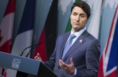 ޕާޓީގެ ކޯޅުން ބޮޑުވެ ކެނެޑާގެ ބޮޑުވަޒީރު އިސްތިއުފާ ދެއްވަނީ