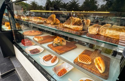 އޮފީހަށް ދާއިރު އަތުގައި ހެދިކާ ކޮތަޅެއް!