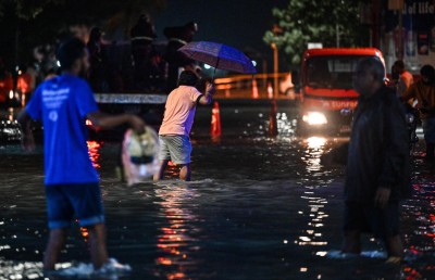މާލޭގެ މަގުތަކުން 10،000 އެއްހާ ޓަނުގެ ފެން ބޭރުކޮށްފި