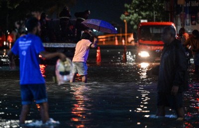 މާލޭގެ މަގުތަކުން ފެން ހިންދަން މޯބައިލް ޓްރެއިލާ ޕަމްޕުތަކެއް ސަރުކާރުން ގެނެސްދެނީ