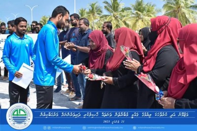 ގައުމީ ފެންވަރުގެ އަދަބީ ދެ މުބާރާތަކުން ރަން ވަނަ ހޯދި މިލަންދޫ ސްކޫލް ދަރިވަރުންނަށް ހޫނު މަރުޙަބާއެއް