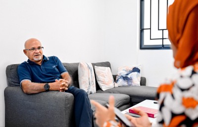 ގިނަ ޕީއެޗްޑީތަކާ އެކު ފަހުރުވެރި އާއިލާ؛ މިއީ އޮގަރު ފާއިޒާގެ ހުވަފެން