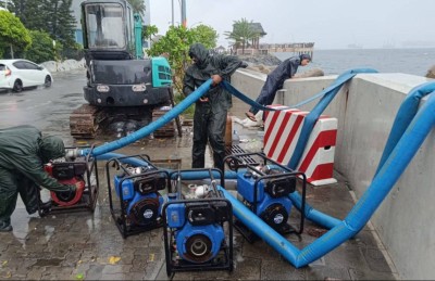 މެދުނުކެނޑި ވާރޭވެހި މުޅި މާލޭގައި ފެންބޮޑުވެއްޖެ، ފުލުހުންނާއި ސިފައިން އެހީތެރިކަން ފޯރުކޮށްދެނީ