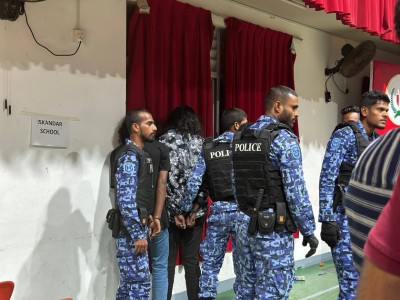 އެމްޑީޕީ ޕްރައިމަރީ: އިސްކަންދަރު ސްކޫލުގައި ހަމަނުޖެހުން ހިންގި ދެ މީހުން ދޫކޮށްލައިފި