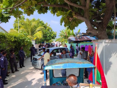 ތުޅާދުއަށް ވަޑައިގަތުމުން ހިސާންއާ ދެކޮޅަށް އިހްތިޖާޖު ކުރަނީ