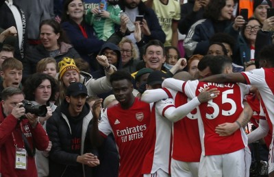 ސިޓީން ފަހު ވަގުތު އާސެނަލް ބަލިކޮށް، ޖެހިޖެހިގެން 11 މޮޅު