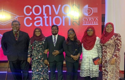 ގިނަ ޕީއެޗްޑީތަކާ އެކު ފަހުރުވެރި އާއިލާ؛ މިއީ އޮގަރު ފާއިޒާގެ ހުވަފެން