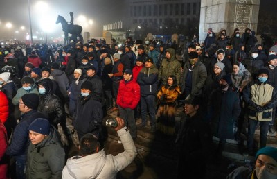 ހަމަނުޖެހުން ބޮޑުވެ ކަޒަކިސްތާނުން ރަޝިޔާގެ އެހީއަށް އެދިއްޖެ