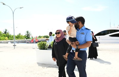 ދިއްކޮށްލި ނޯޓުކޮޅާއެކު ބައްޕައާ ބައްދަލުކުރުމުގެ ފުރުސަތު ލިބިއްޖެ