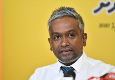 ނަޝީދަށް ކުރެއްވި ތާއީދު އަނބުރާ ގެންދަވައި، މުއިއްޒު ވެސް ރައީސްގެ ފަޅިއަށް