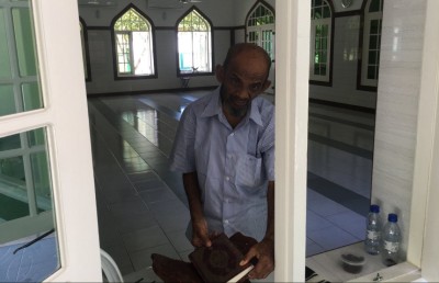 ހިތަދޫ މިސްކިތެއްގައި ދިރިއުޅުނު މީހާ ކޮވިޑްގައި ނިއާވެއްޖެ